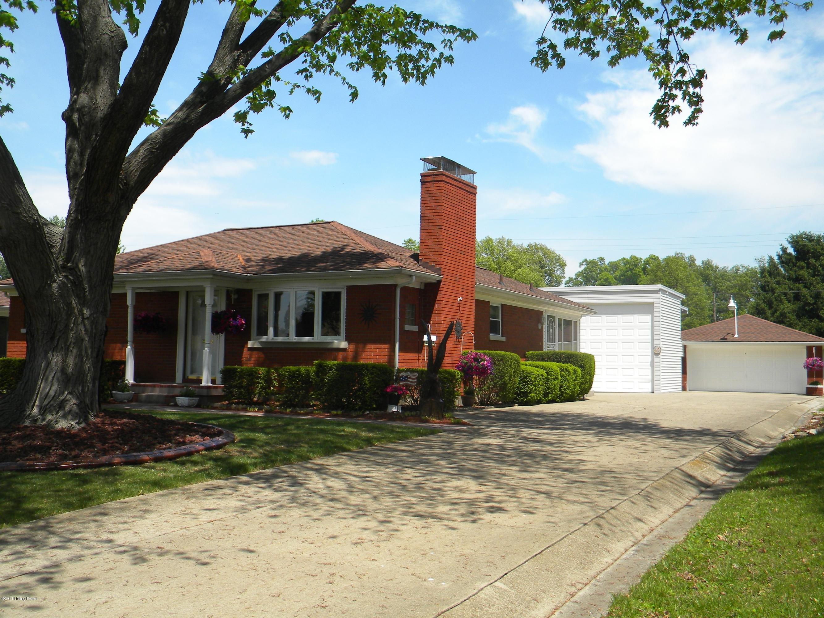 8305 Smithton Road Louisville, KY 40219 - Photo 28 of 28 Driveway offer lots of parking for guests!