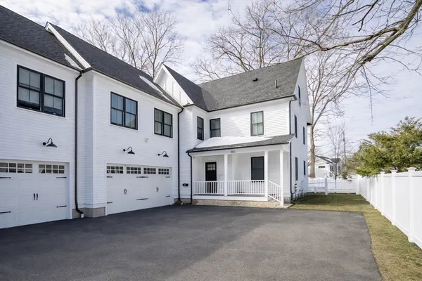 $2,200,000 | 405 Parker Street, Unit 405, Newton, MA 02459