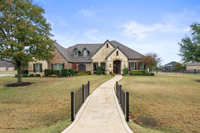 a view of house with outdoor space