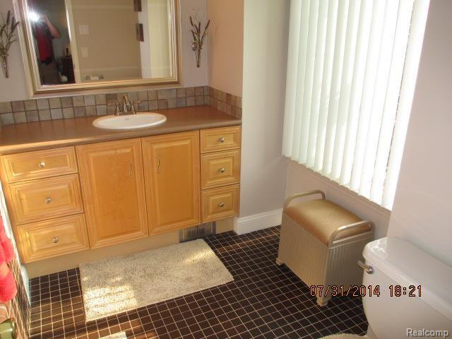14526 Riverside Drive Livonia, MI 48154 - Photo 41 of 53 080314 181.jpg