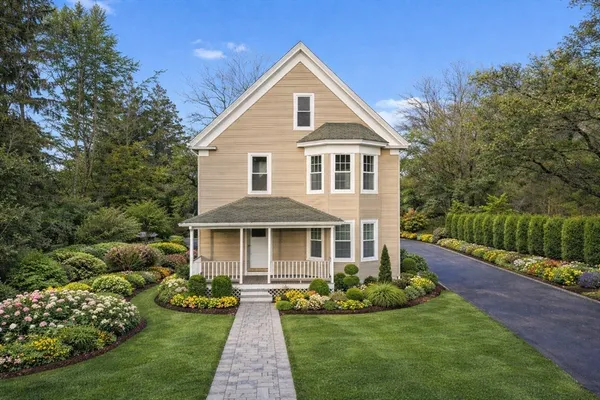 $689,900 | 10 Charles Street, West Bridgewater, MA 02379