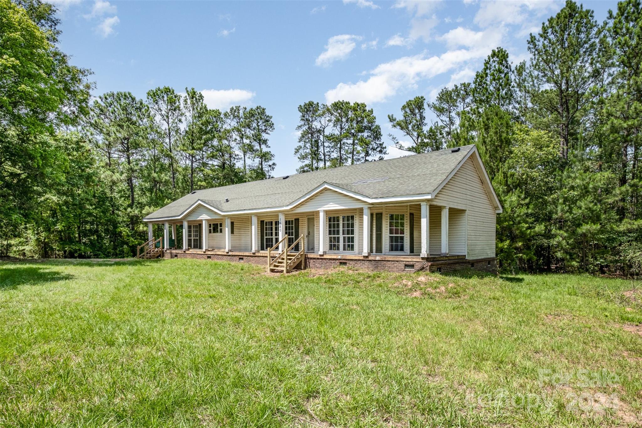 1680 Thompson Quarters Road Sharon, SC 29742 - Photo 3 of 37 a front view of a house with a garden