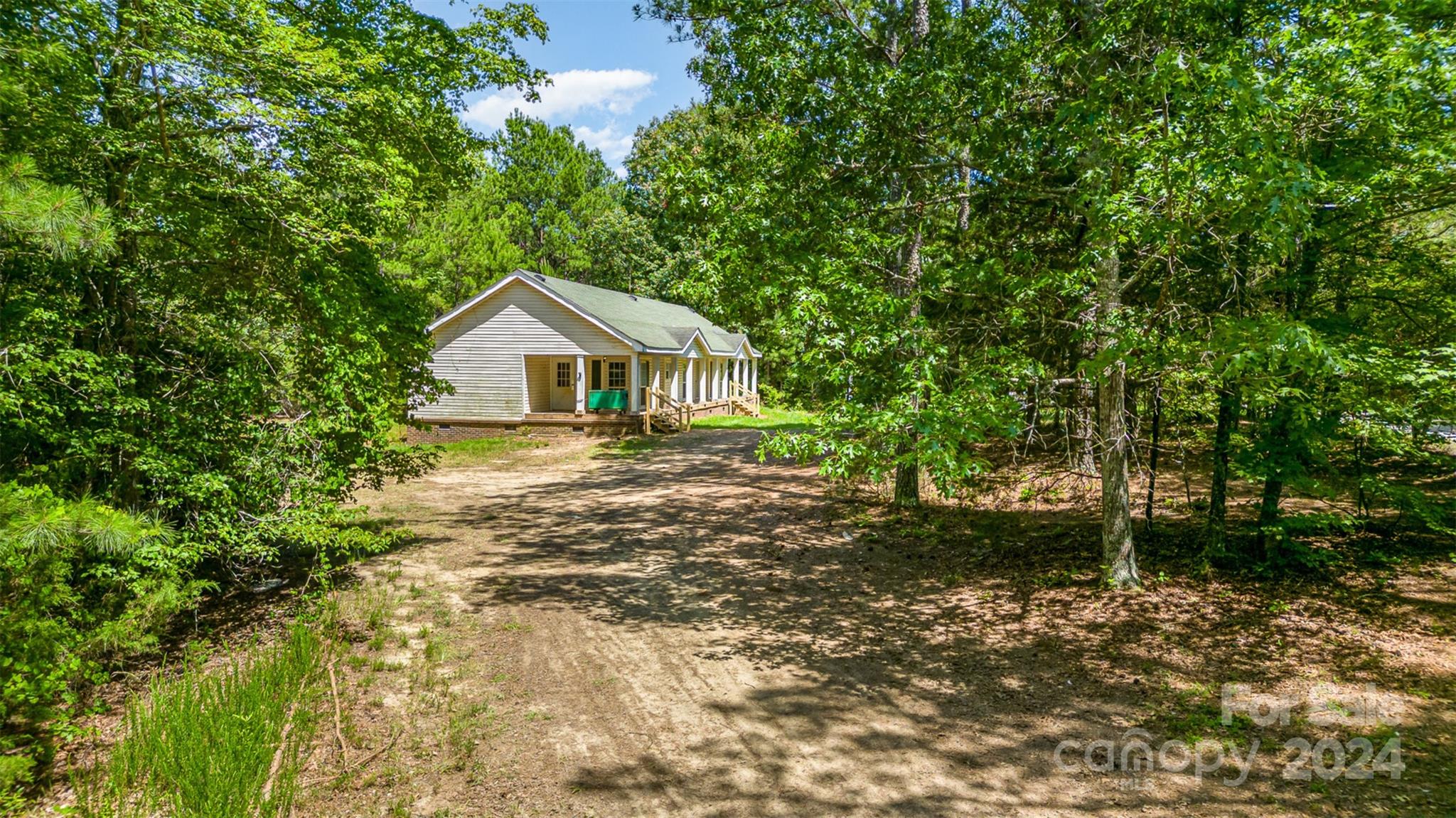 1680 Thompson Quarters Road Sharon, SC 29742 - Photo 6 of 37 a house view with a garden space