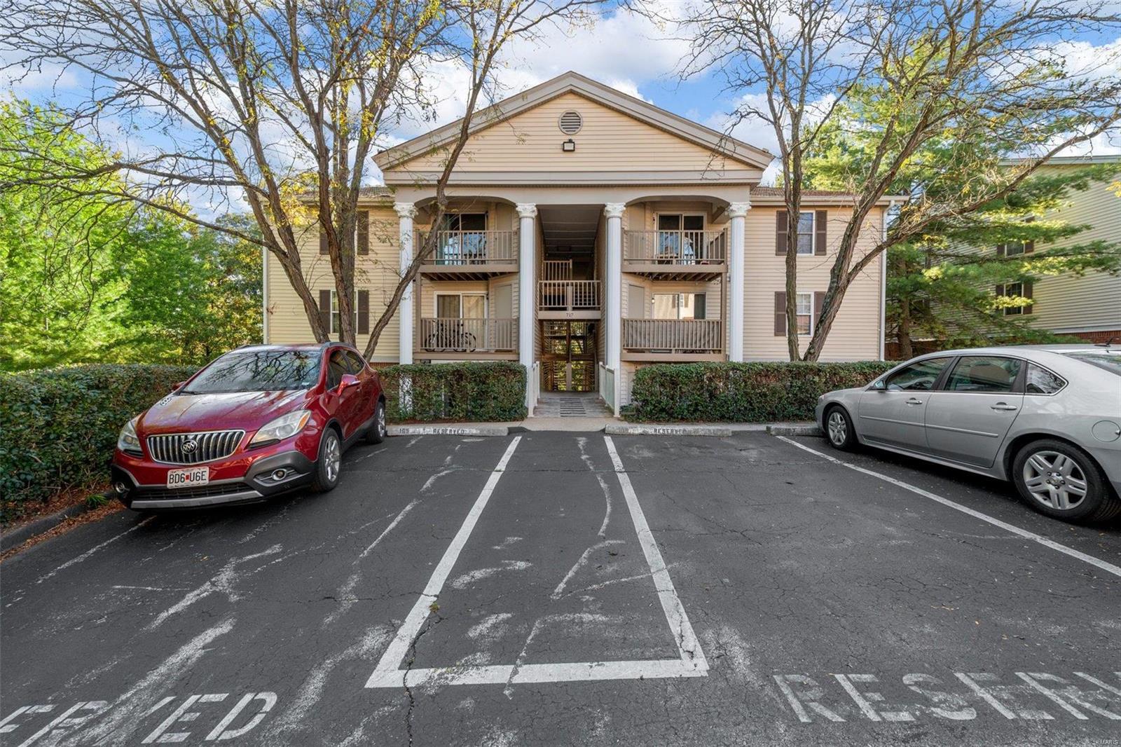 717 Ridgeside Drive, Unit D Ballwin, MO 63021 - Photo 2 of 27