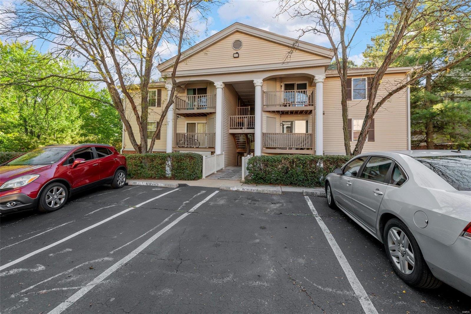 717 Ridgeside Drive, Unit D Ballwin, MO 63021 - Photo 3 of 27