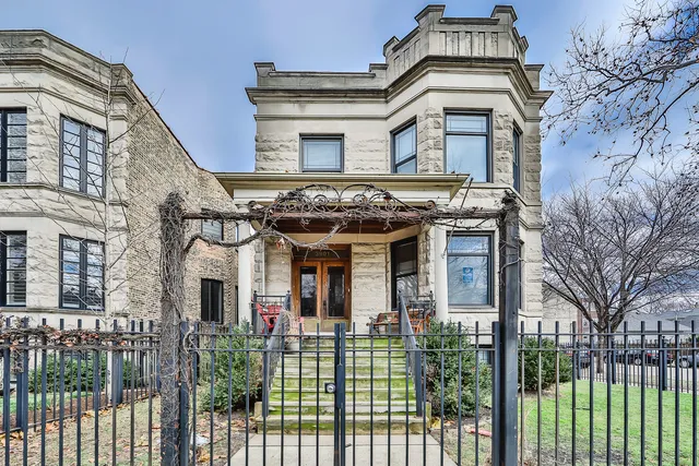 $4,900 | 3901 North Hamilton Avenue, Unit 1, Chicago, IL 60618