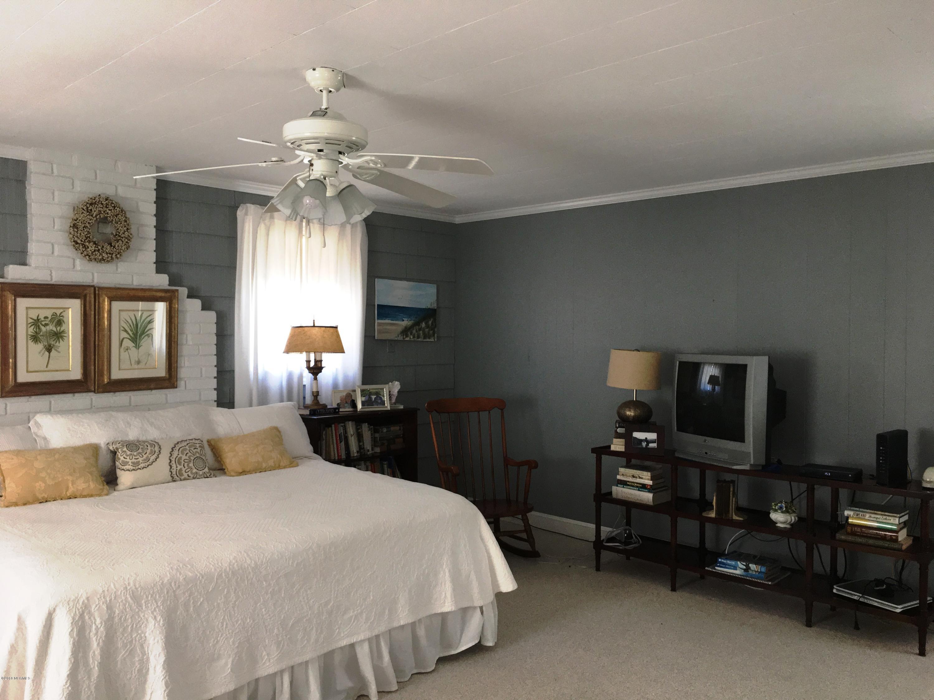 245 Core Sound Loop Road Atlantic, NC 28511 - Photo 47 of 59 Den