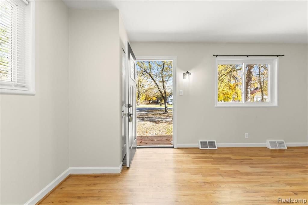 5051 Sashabaw Road Clarkston, MI 48346 - Photo 7 of 31