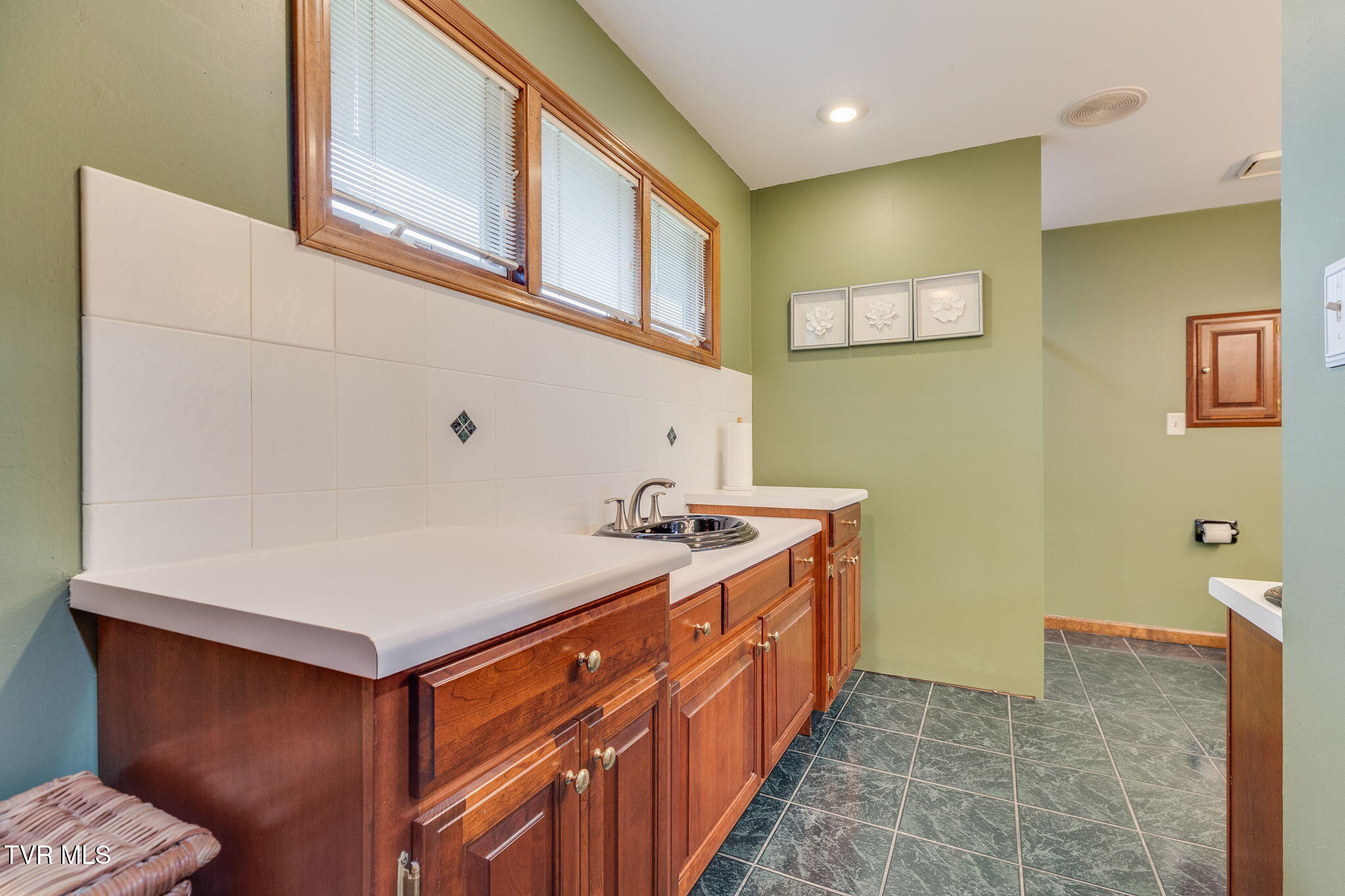 815 Quail Ridge Court Elizabethton, TN 37643 - Photo 20 of 40 019