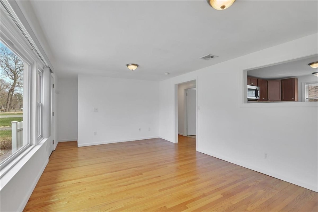 2401 Wilbraham Road Springfield, MA 01129 - Photo 11 of 33