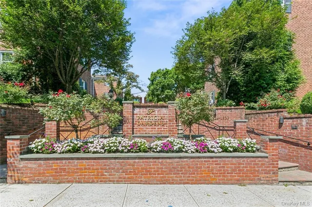 $2,300 | 1833 Palmer Avenue, Unit 2F, Larchmont, NY 10538