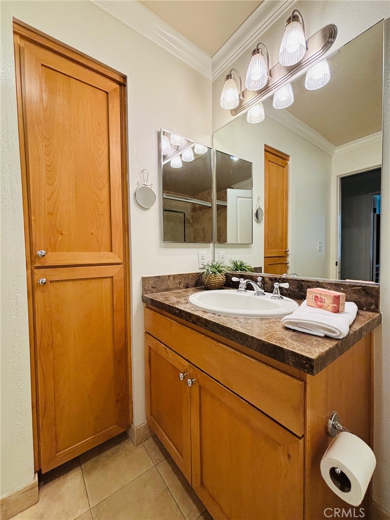 2367 Jefferson Street, Unit 112 Torrance, CA 90501 - Photo 20 of 24 Bathroom