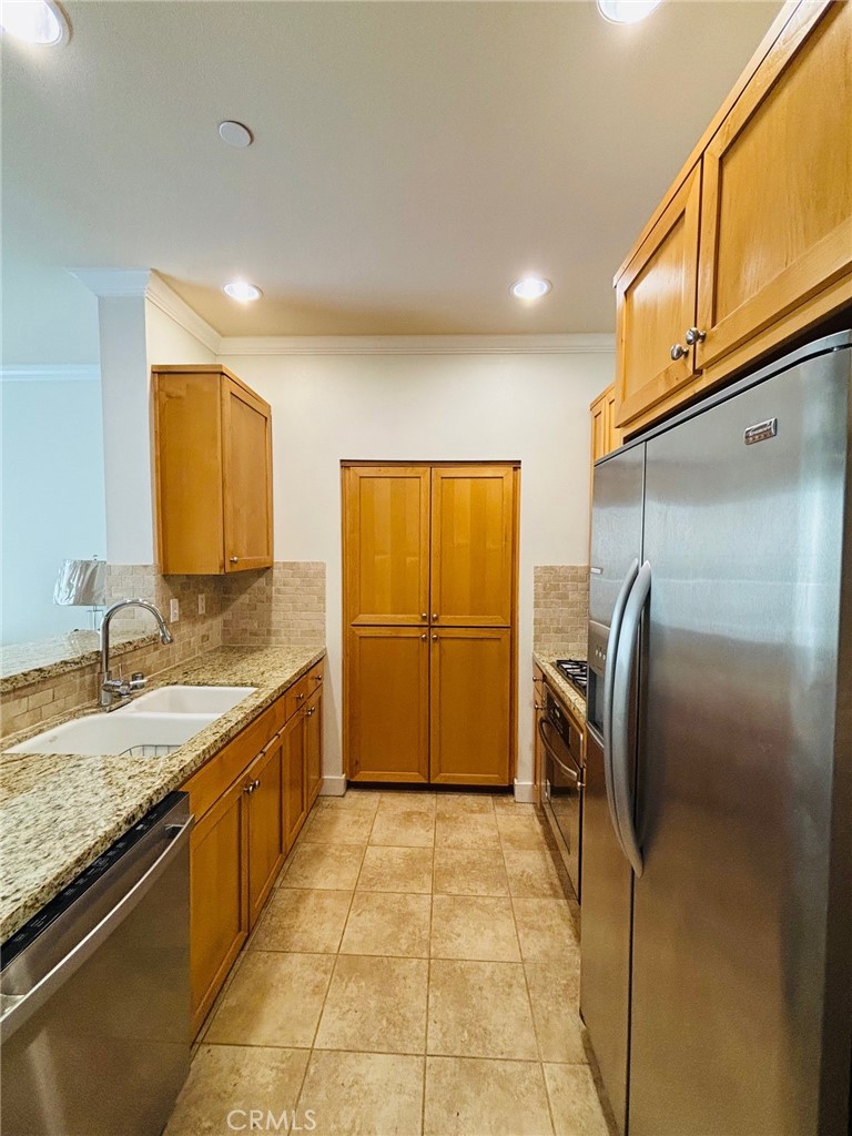 2367 Jefferson Street, Unit 112 Torrance, CA 90501 - Photo 5 of 24 Kitchen