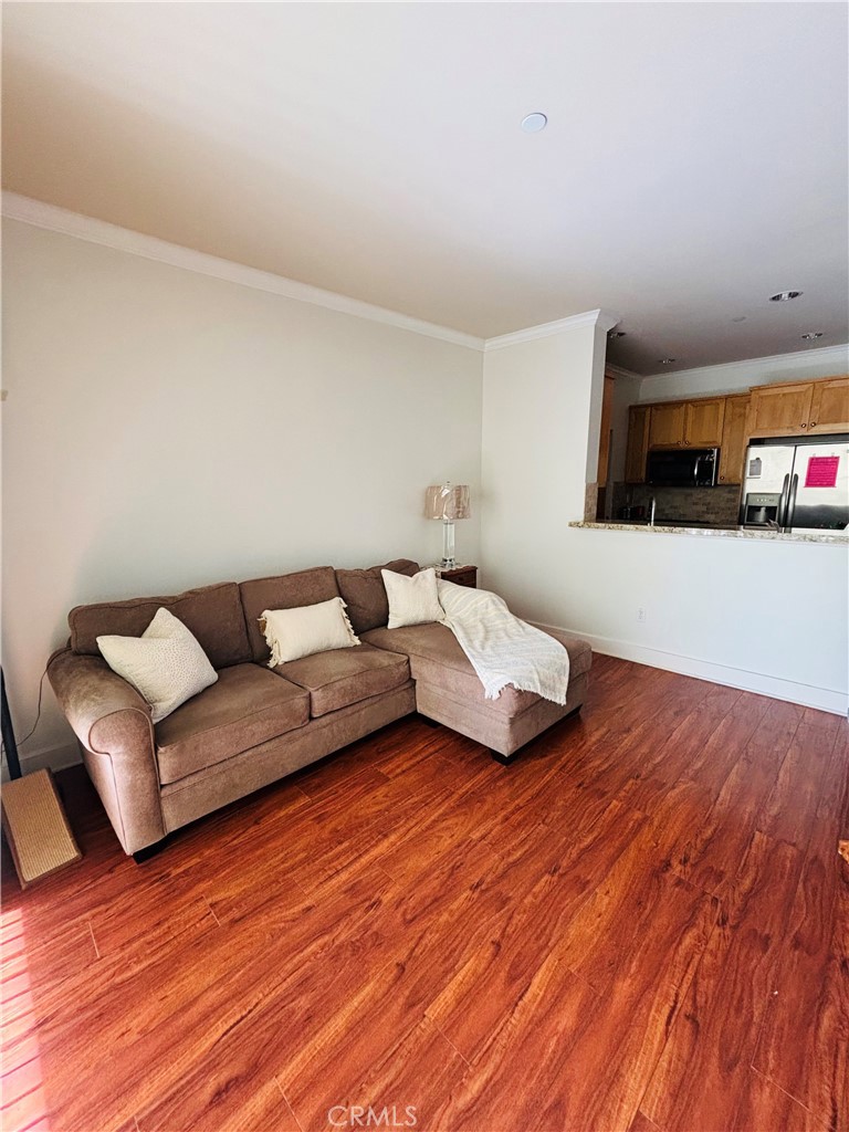 2367 Jefferson Street, Unit 112 Torrance, CA 90501 - Photo 6 of 24 Living Room