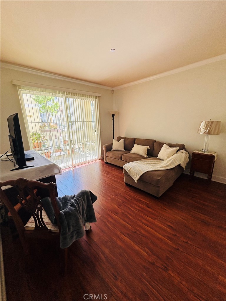 2367 Jefferson Street, Unit 112 Torrance, CA 90501 - Photo 7 of 24 Living