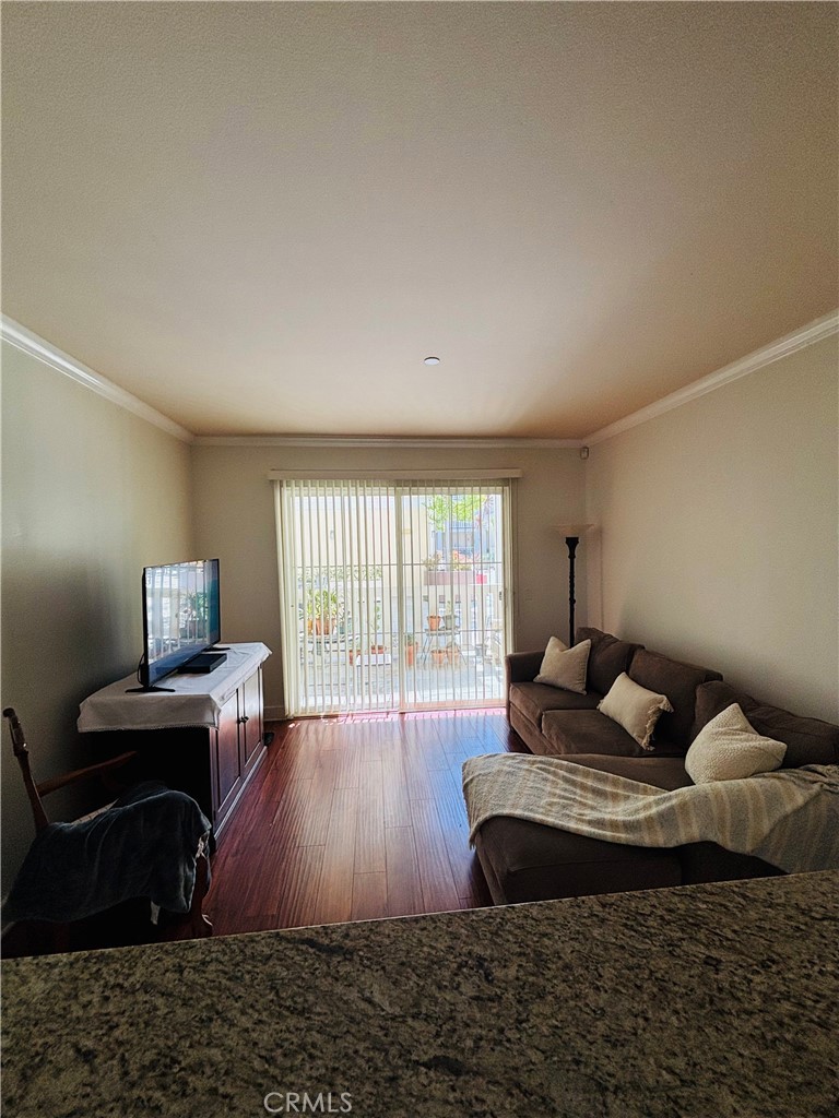 2367 Jefferson Street, Unit 112 Torrance, CA 90501 - Photo 8 of 24 Living