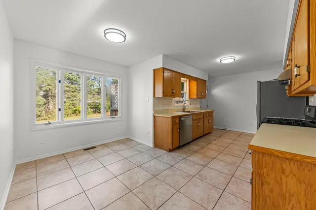 $339,000 | 2337 Golfview Drive, Joliet, IL 60435