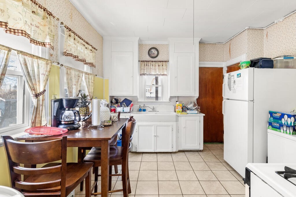 24 Chatham Road Everett, MA 02149 - Photo 7 of 29