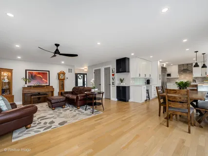$1,250,000 | 3800 Cindy Lane, Glenview, IL 60025
