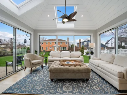 $1,250,000 | 3800 Cindy Lane, Glenview, IL 60025