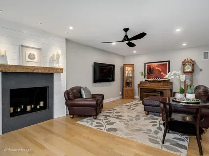 $1,250,000 | 3800 Cindy Lane, Glenview, IL 60025