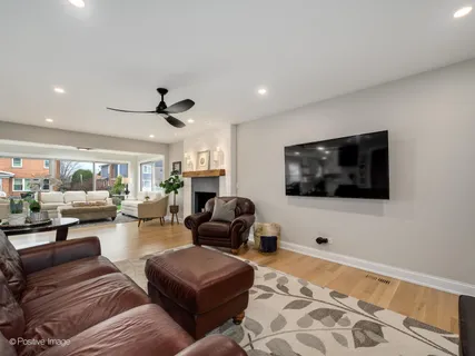 $1,250,000 | 3800 Cindy Lane, Glenview, IL 60025