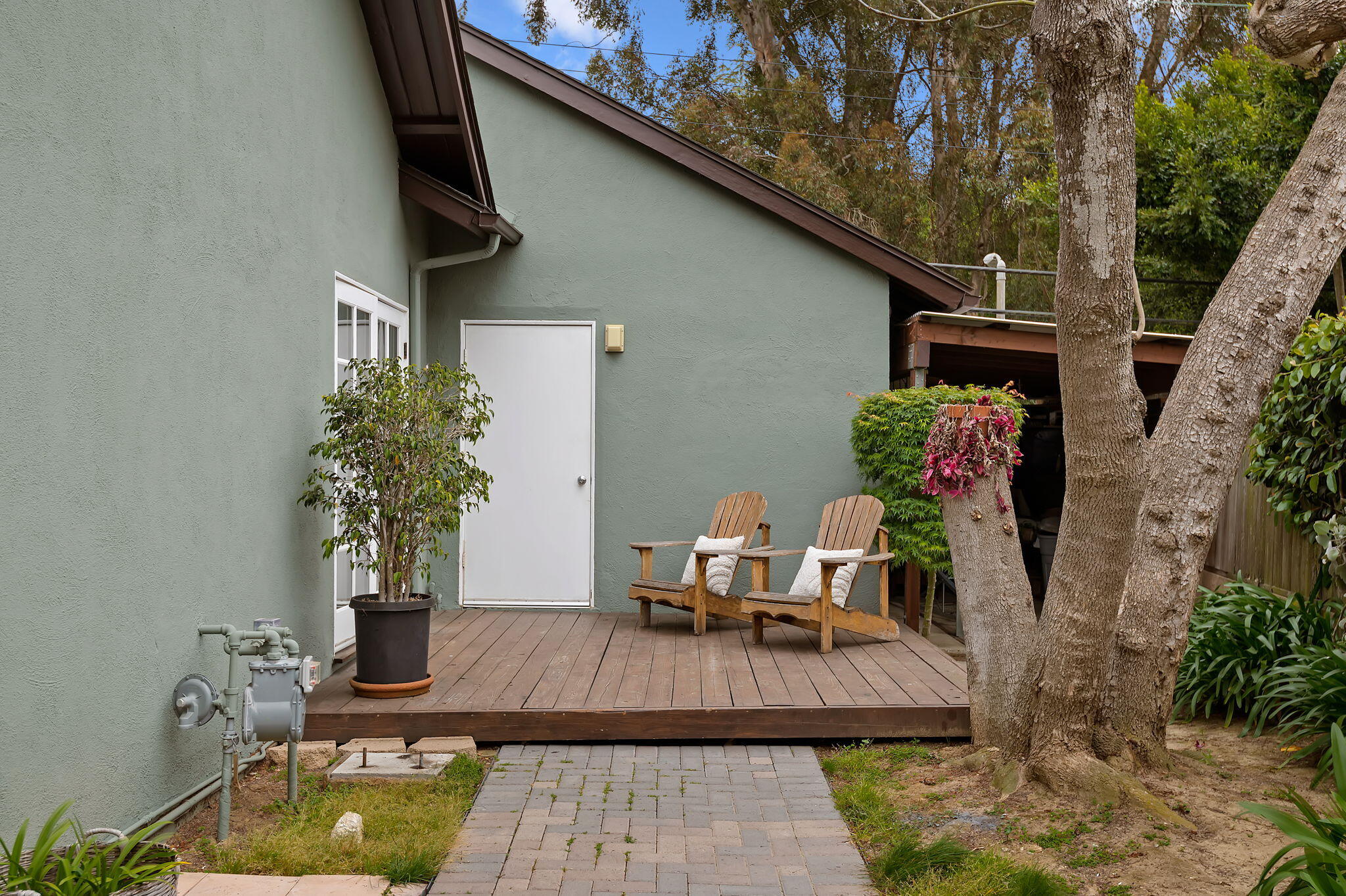 729 Fellowship Road Santa Barbara, CA 93109 - Photo 26 of 52 20-web-or-mls-20 - Side Paito