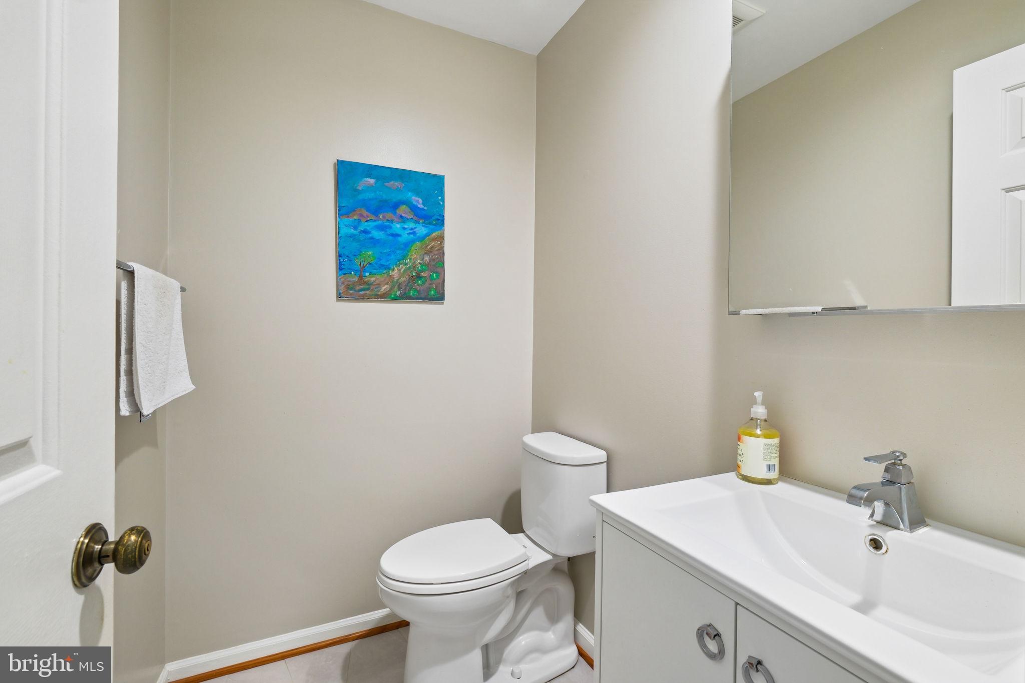 11900 Canfield Road Potomac, MD 20854 - Photo 16 of 44 Powder Room