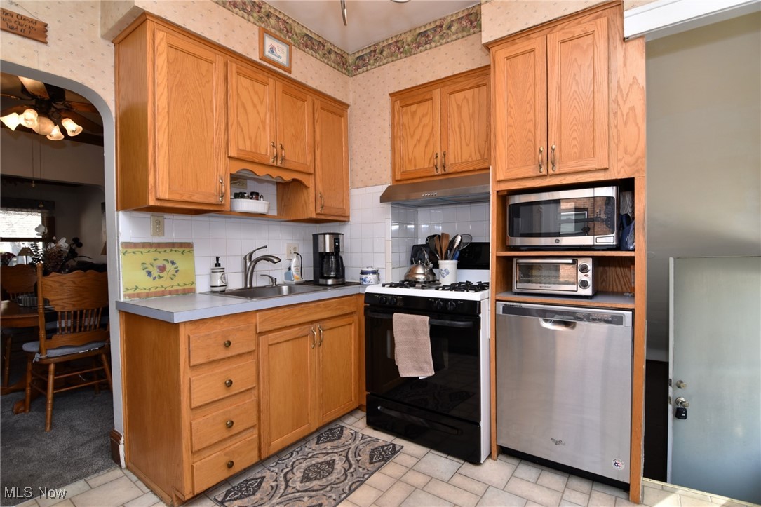 4546 East Berwald Road Cleveland, OH 44121 - Photo 13 of 34