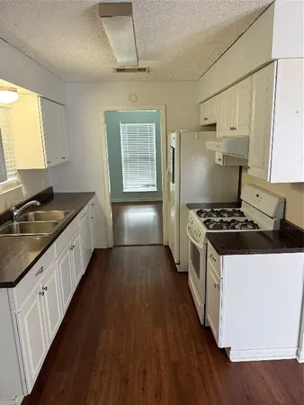 $2,000 | 4910 Alamo Drive, Galveston, TX 77551