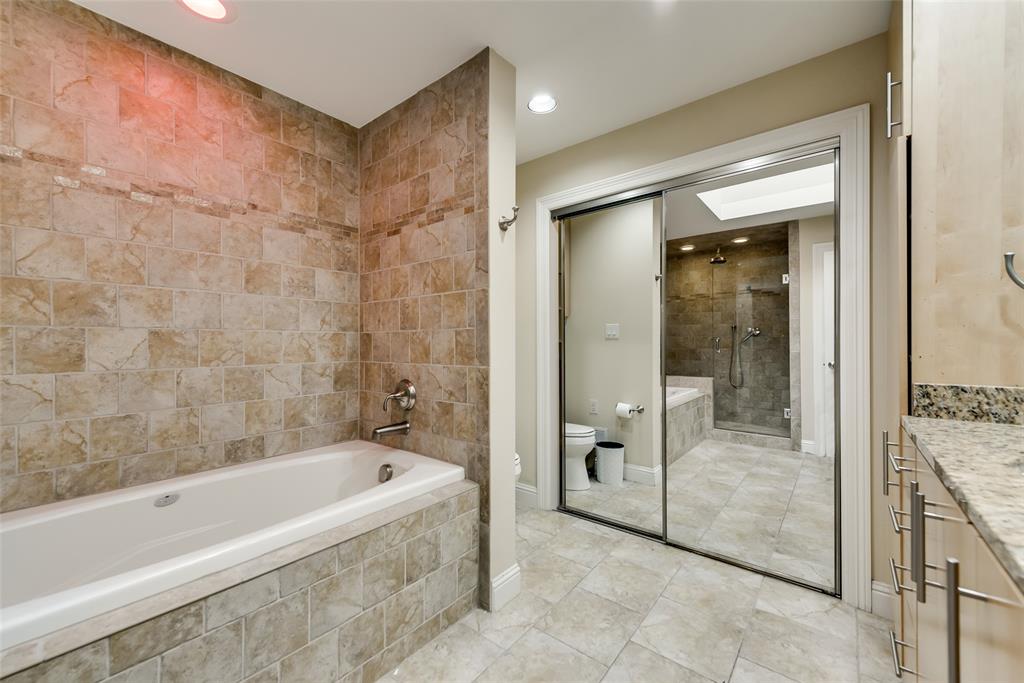 4973 Thunder Road, Unit B Dallas, TX 75244 - Photo 19 of 22 a spacious bathroom with a bathtub and a shower