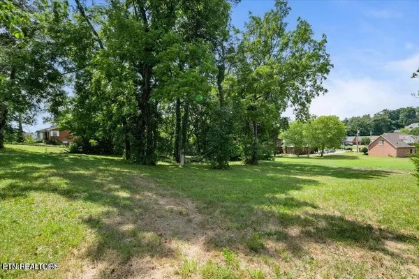 $85,000 | 2025 North Charles G Seivers Boulevard, Clinton, TN 37716