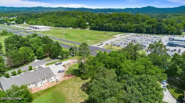 $85,000 | 2025 North Charles G Seivers Boulevard, Clinton, TN 37716