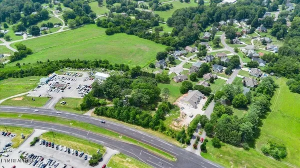 $85,000 | 2025 North Charles G Seivers Boulevard, Clinton, TN 37716