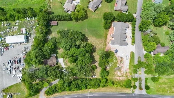 $85,000 | 2025 North Charles G Seivers Boulevard, Clinton, TN 37716