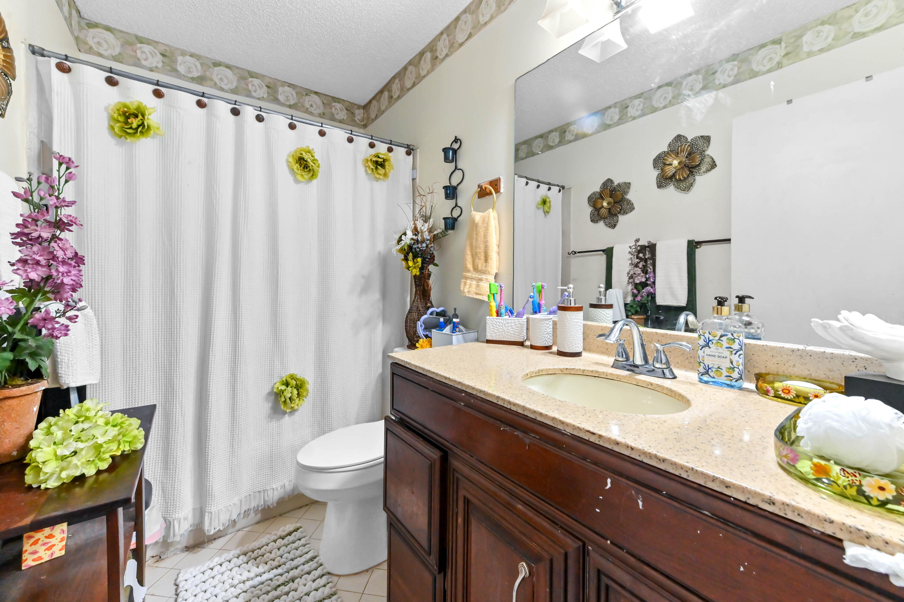 2531 Doral Way Riviera Beach, FL 33407 - Photo 20 of 27 24 bathroom 01