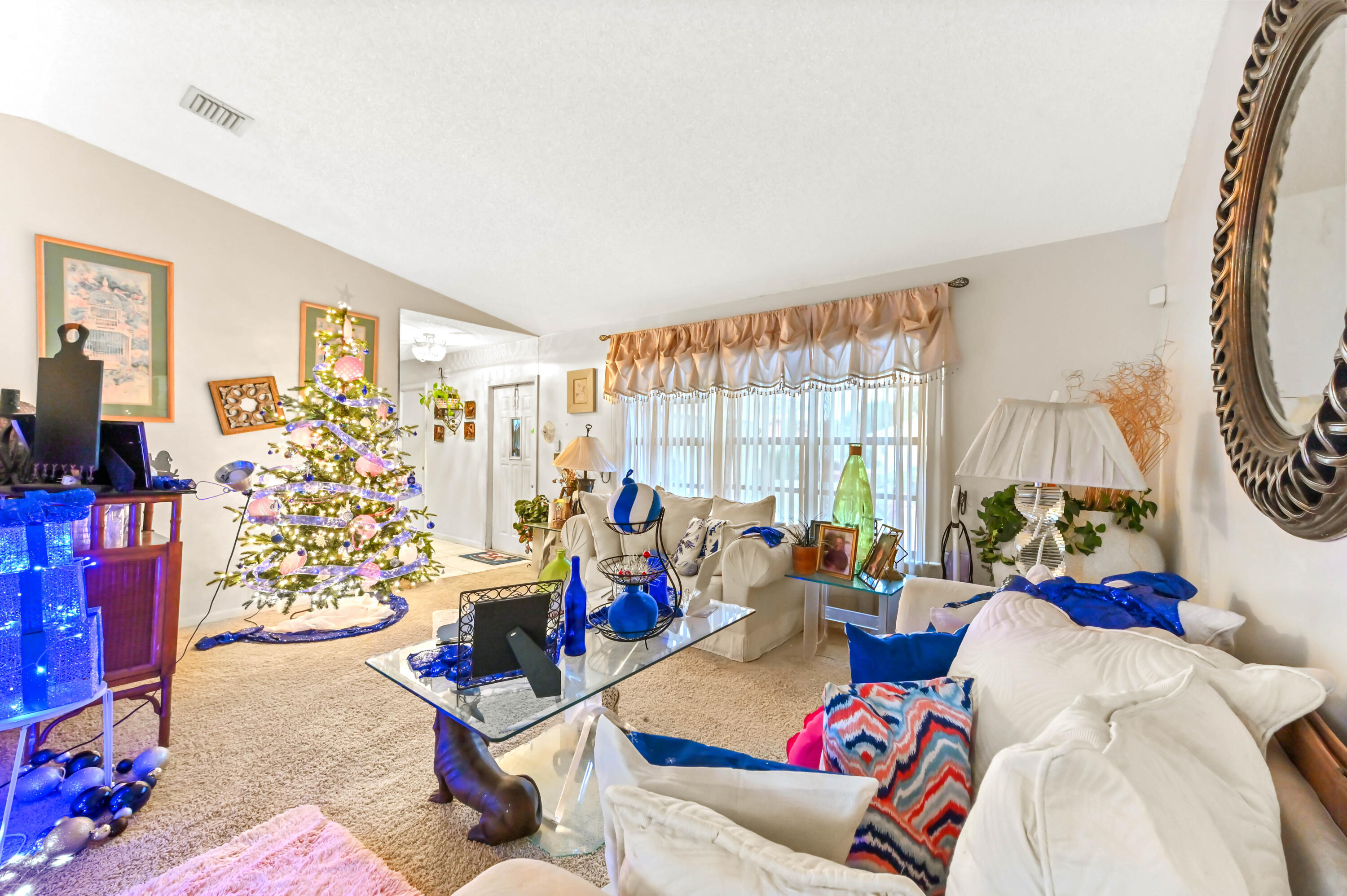 2531 Doral Way Riviera Beach, FL 33407 - Photo 3 of 27 10 living room 04