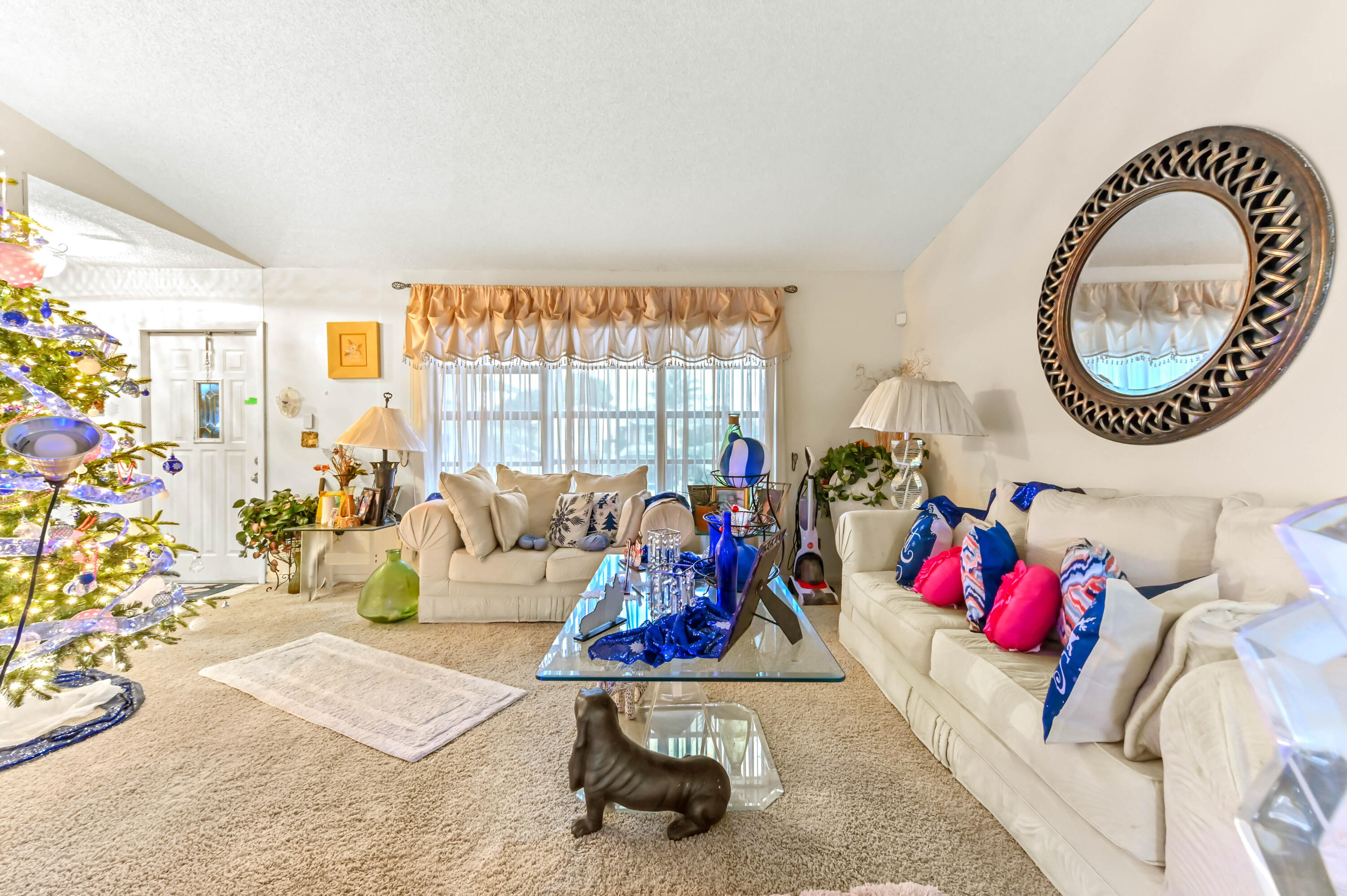 2531 Doral Way Riviera Beach, FL 33407 - Photo 5 of 27 09 living room 03