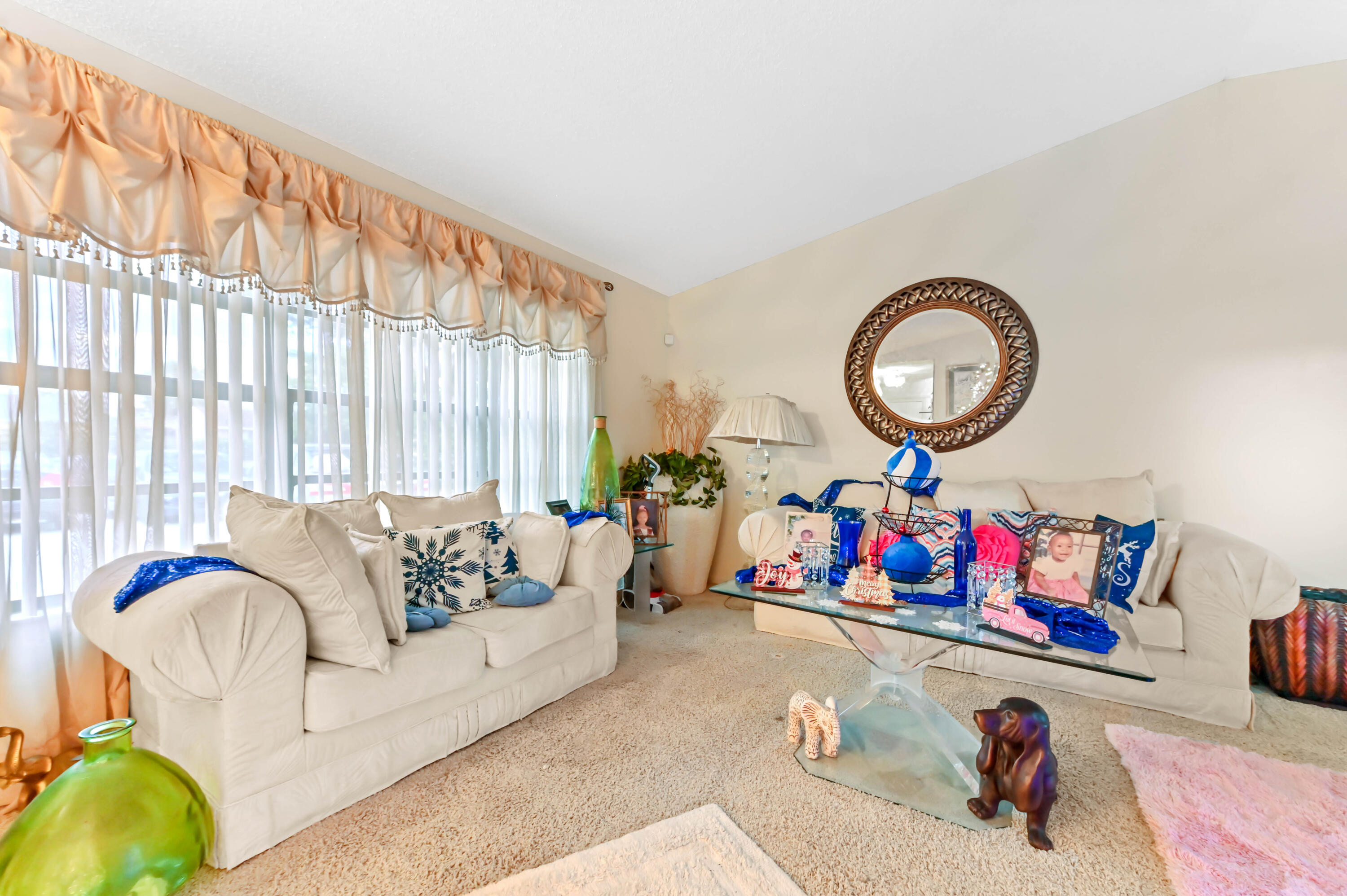 2531 Doral Way Riviera Beach, FL 33407 - Photo 6 of 27 08 living room 02