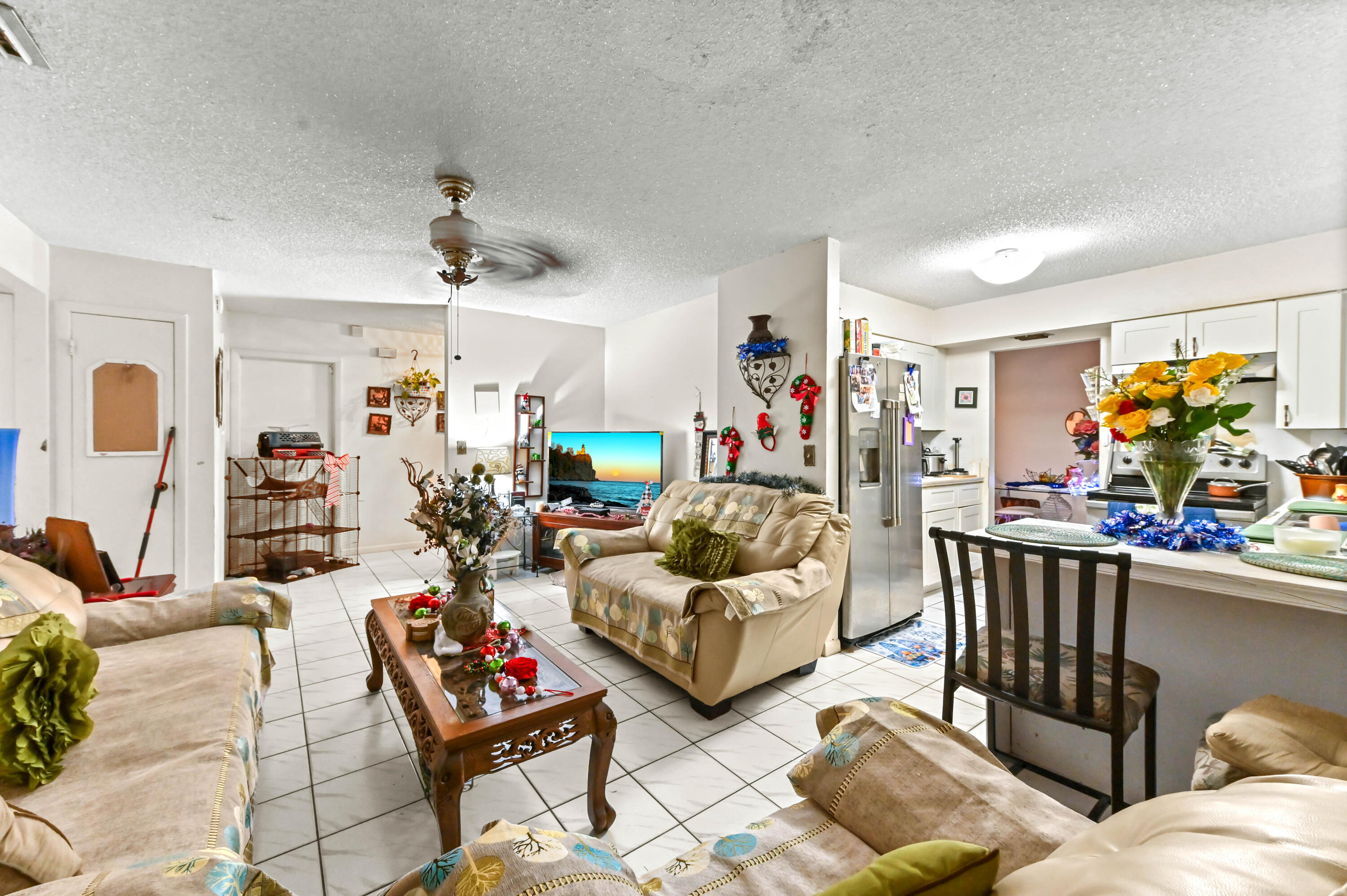 2531 Doral Way Riviera Beach, FL 33407 - Photo 8 of 27 27 family room 03