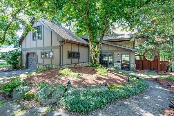 $769,900 | 1016 East Maxwell Lane, Bloomington, IN 47401