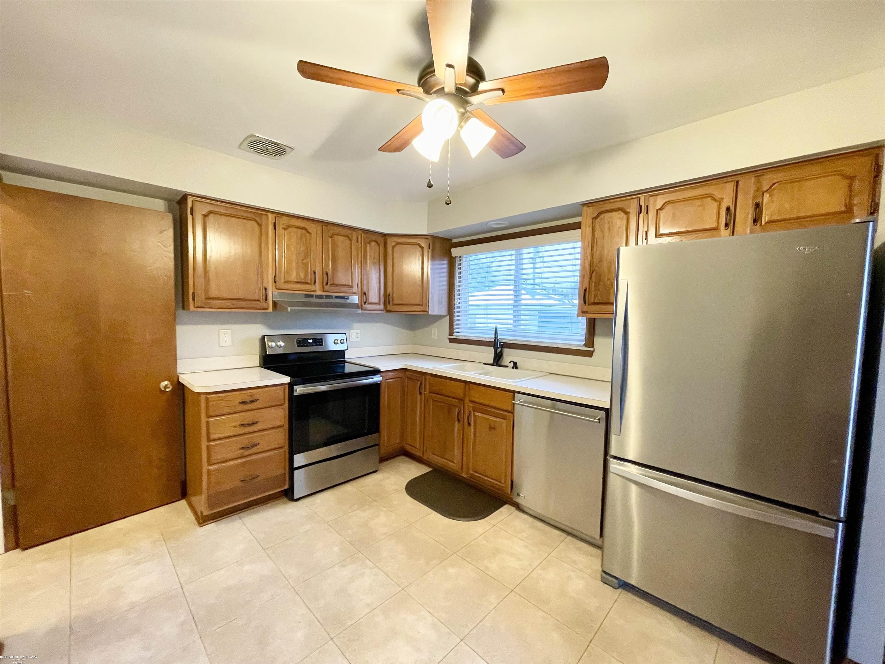 24296 Roxana Avenue Eastpointe, MI 48021 - Photo 5 of 22
