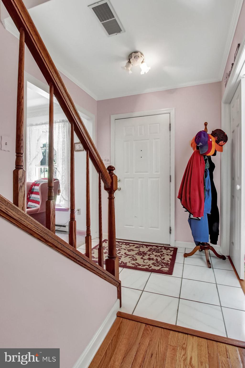 22364 Durberry Road Smithsburg, MD 21783 - Photo 2 of 37 Foyer w/cermic tile
