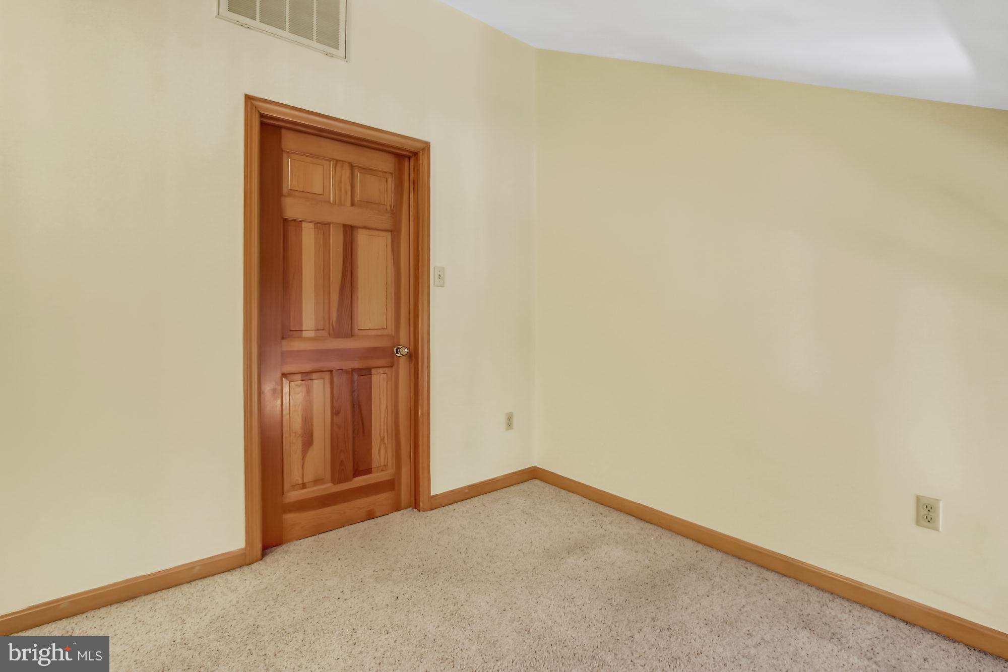 22364 Durberry Road Smithsburg, MD 21783 - Photo 30 of 37 In-law suite bedroom area