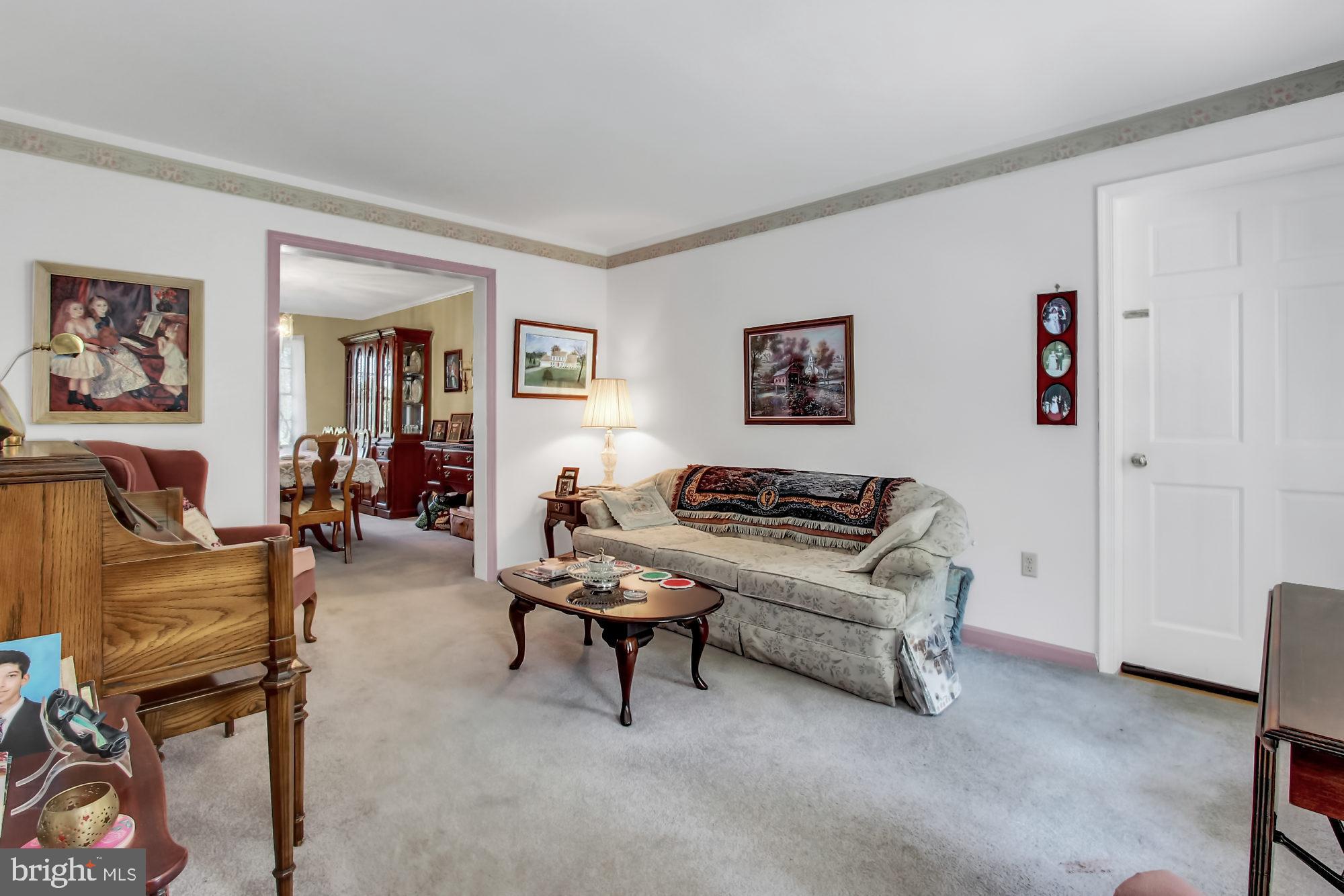 22364 Durberry Road Smithsburg, MD 21783 - Photo 5 of 37 Living room