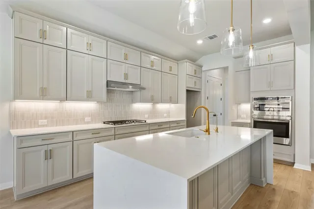 $779,766 | 7608 Montage Drive, Austin, TX 78738