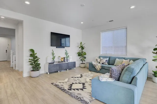 $835,000 | 871 Cordoba Way, Hollister, CA 95023