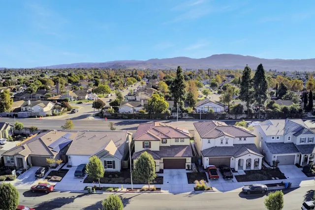 $835,000 | 871 Cordoba Way, Hollister, CA 95023