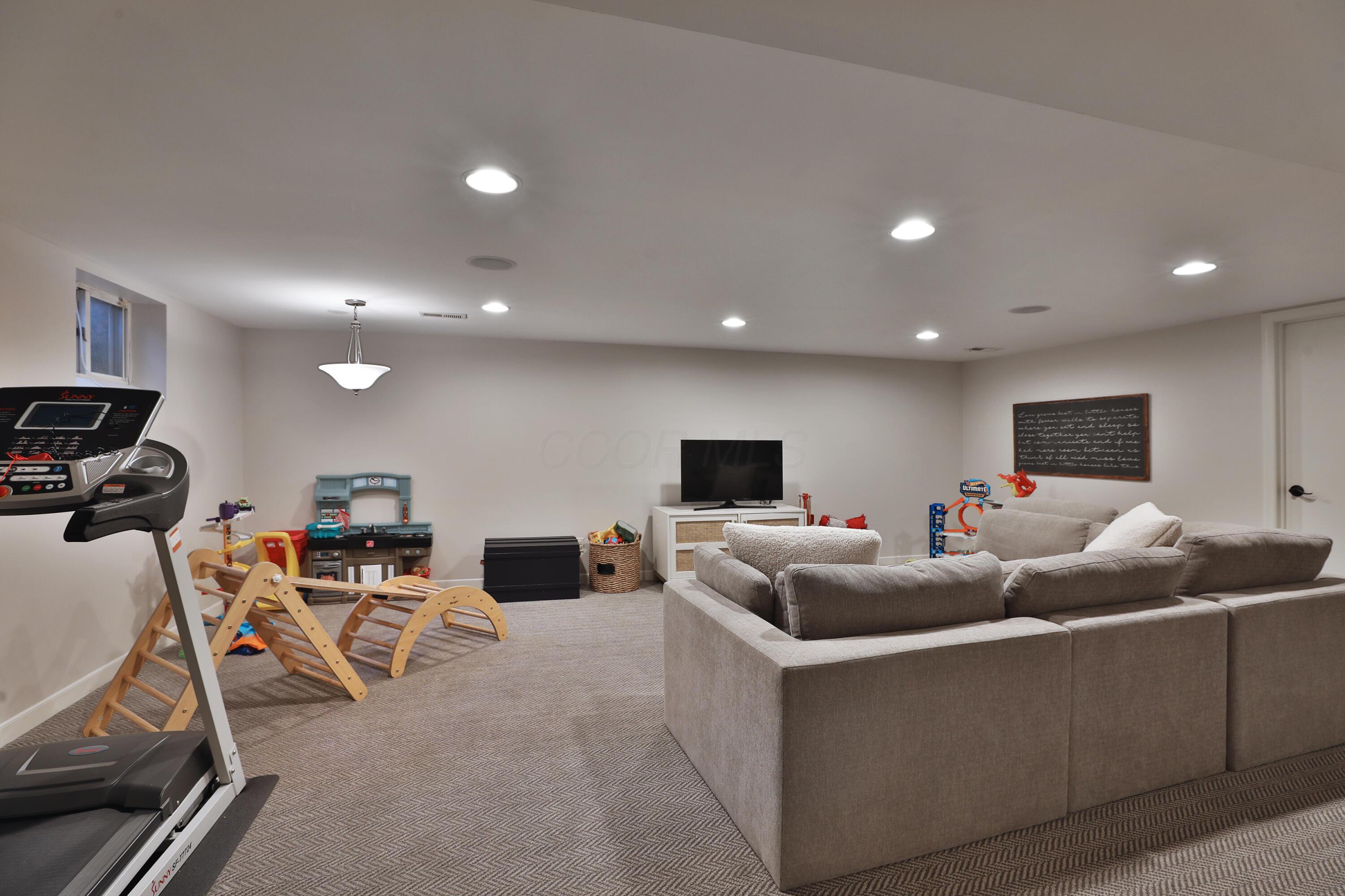 2305 Haverford Road Columbus, OH 43220 - Photo 45 of 60 2305-Haverford-45