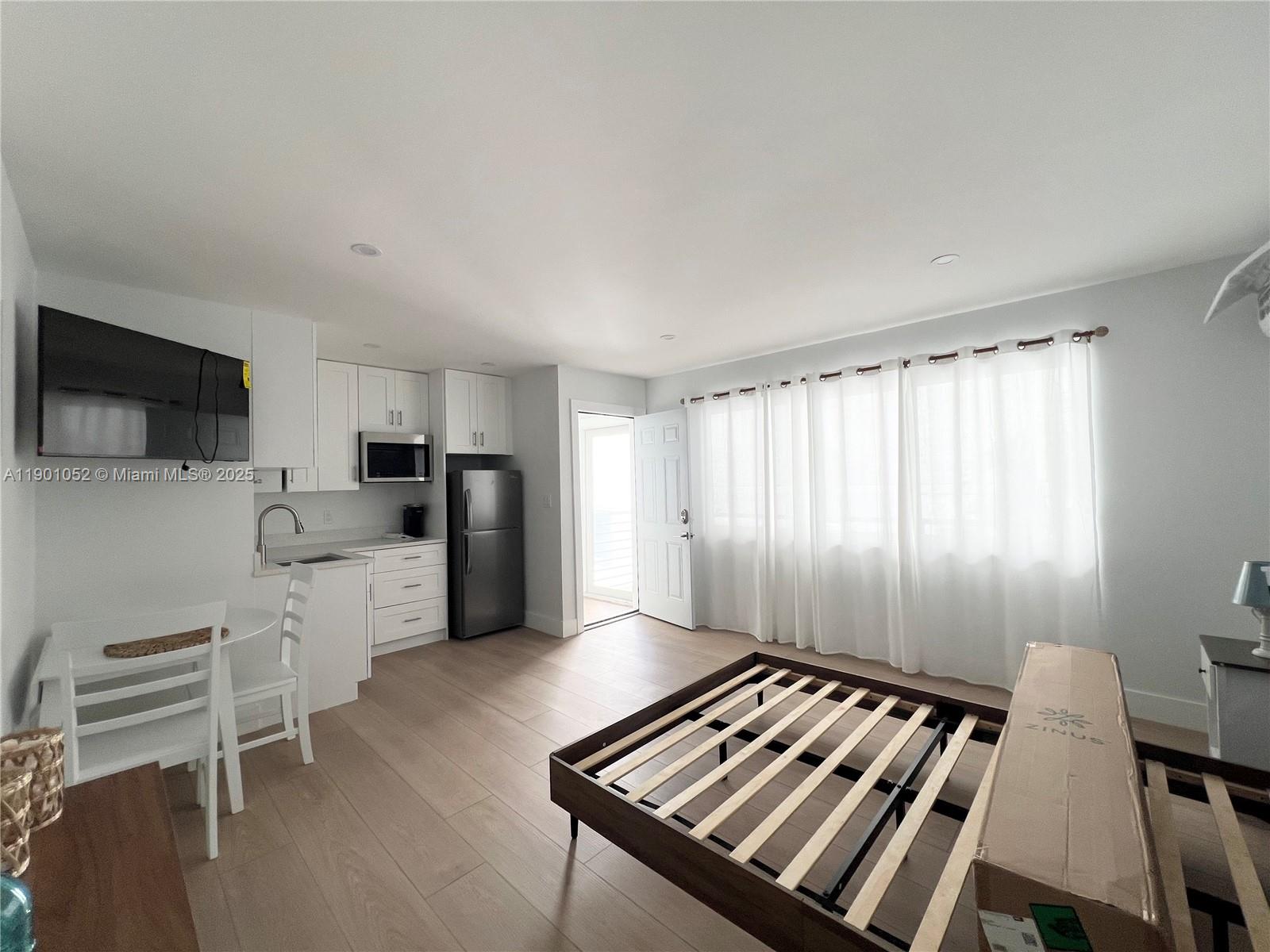 312 Elm Street Hollywood, FL 33019 - Photo 11 of 52 Studio Unit